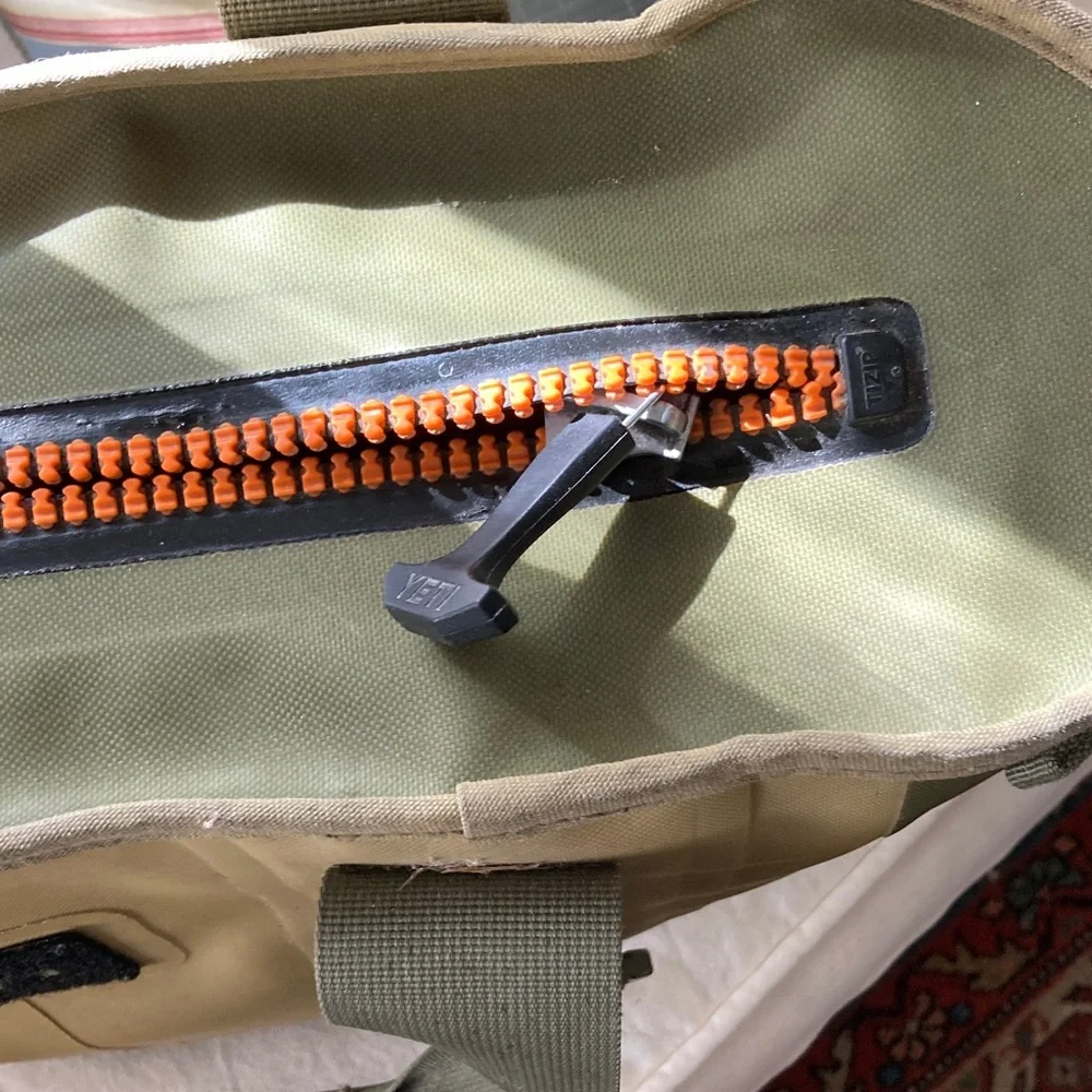 YETI Hopper 20 broken Zipper - Picture 9 of 13